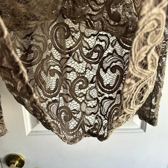 Free Kisses Sheer Lace top.  Olive green w/ zipper up the back Sz M - Picture 4 of 6